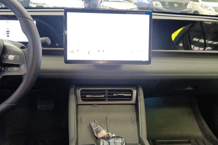 Used BYD Qin L 2025 DM-i Smart Drive 120KM Superior Model Audio And AC Panel