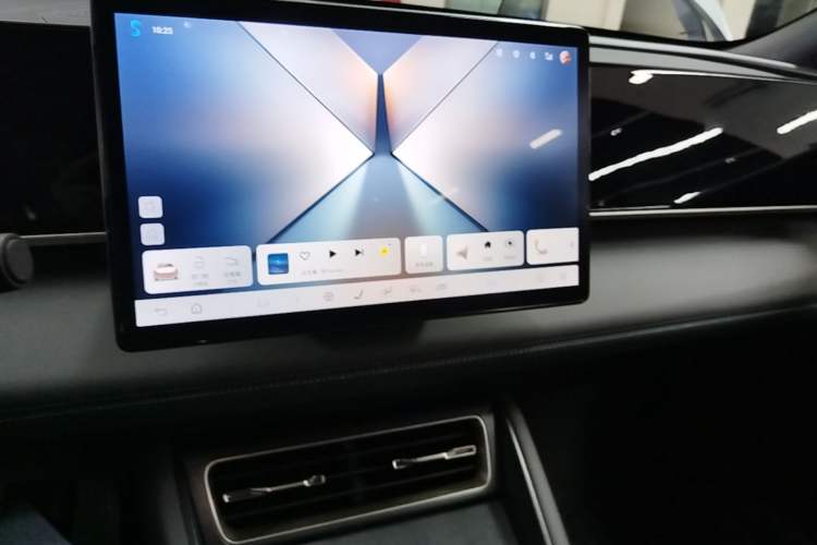 Used BYD Qin L 2025 DM-i Smart Drive 120KM Superior Model Audio And AC Panel