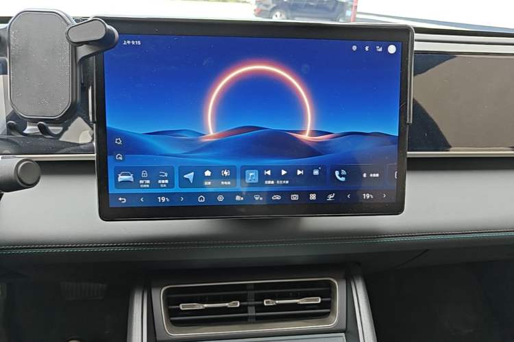 Used BYD Qin L 2025 DM-i Smart Drive 80KM Leading Model Audio And AC Panel
