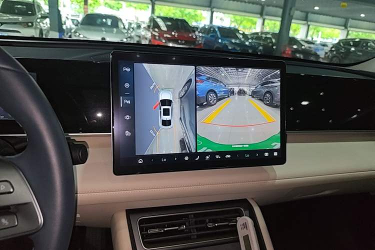 Used BYD Qin L 2025 DM-i Smart Drive 120KM Superior Model Audio And AC Panel