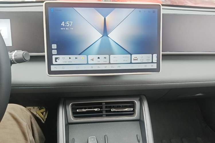 Used BYD Qin L 2025 DM-i Smart Drive 80KM Leading Model Audio And AC Panel