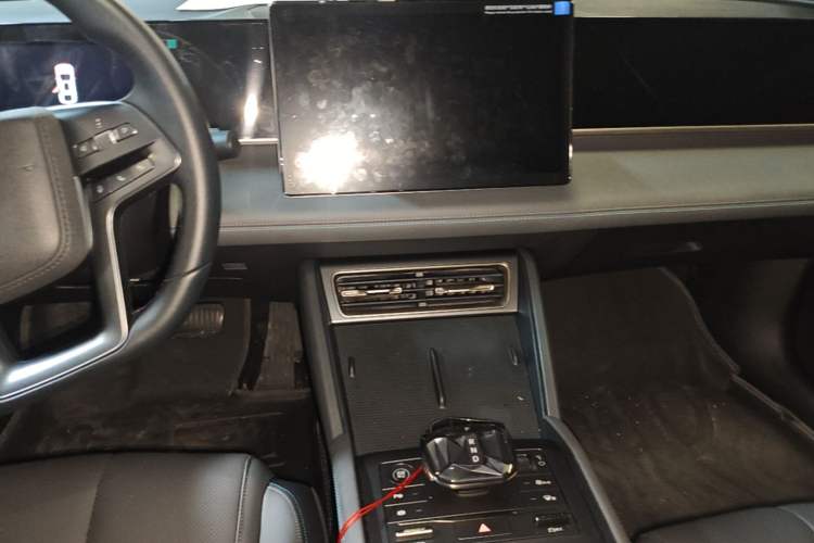Used BYD Qin L 2025 DM-i Smart Drive 80KM Leading Model Audio And AC Panel