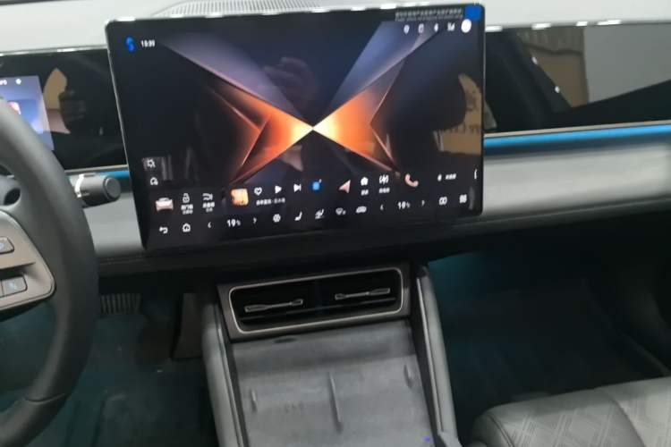 Used BYD Qin L 2025 DM-i Smart Drive 120KM Excellence Model Audio And AC Panel
