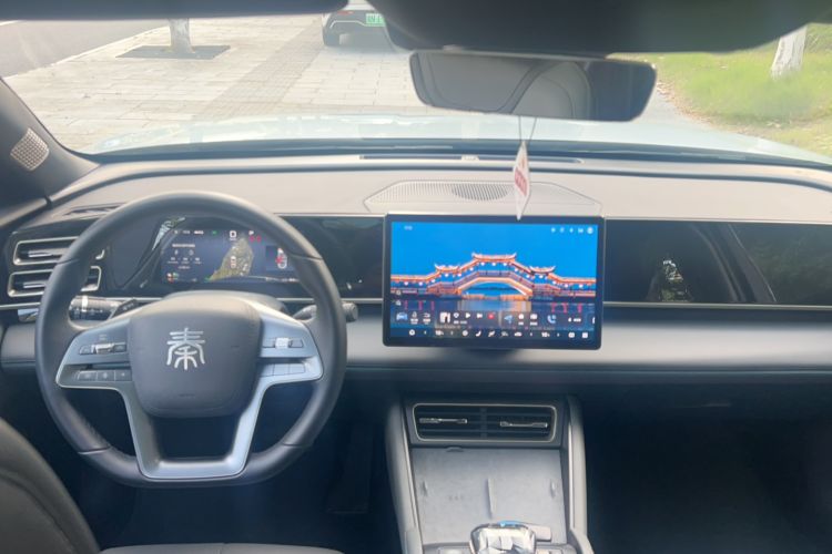 Used BYD Qin L 2025 DM-i Smart Drive 120KM Superior Model Center Console