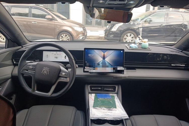 Used BYD Qin L 2025 EV 545KM Beyond Version Center Console