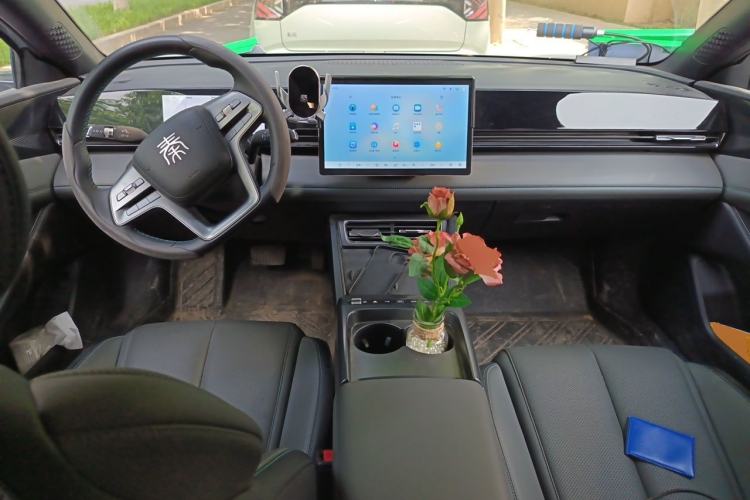 Used BYD Qin L 2025 EV 470KM Leading Edition Center Console