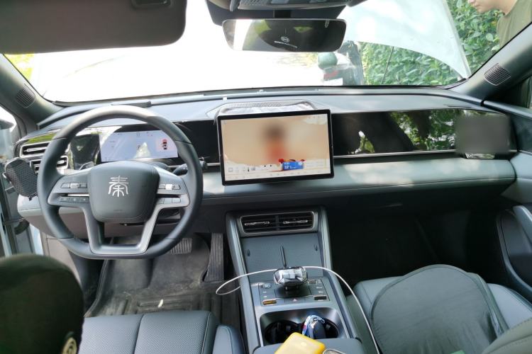 Used BYD Qin L 2025 DM-i Smart Drive 80KM Leading Model Center Console