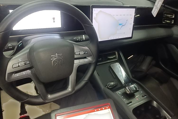 Used BYD Qin L 2025 DM-i Smart Drive 80KM Superior Model Center Console