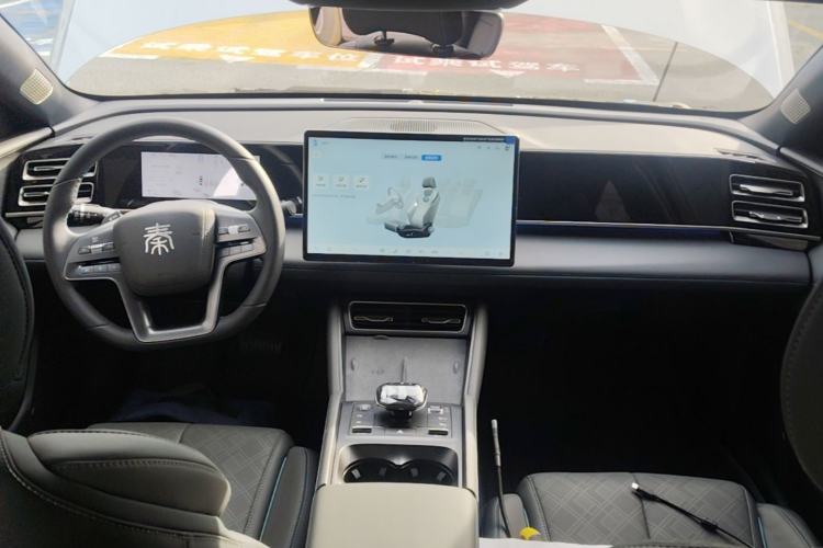 Used BYD Qin L 2025 DM-i Smart Drive 120KM Excellence Model Center Console