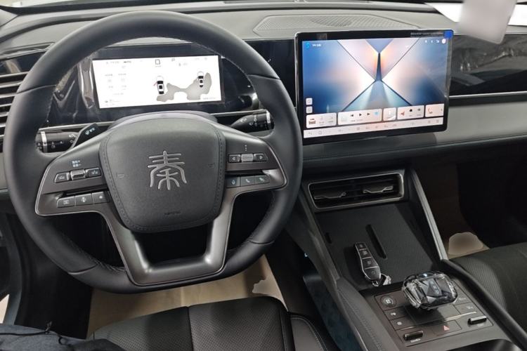 Used BYD Qin L 2025 DM-i Smart Drive 80KM Leading Model Center Console