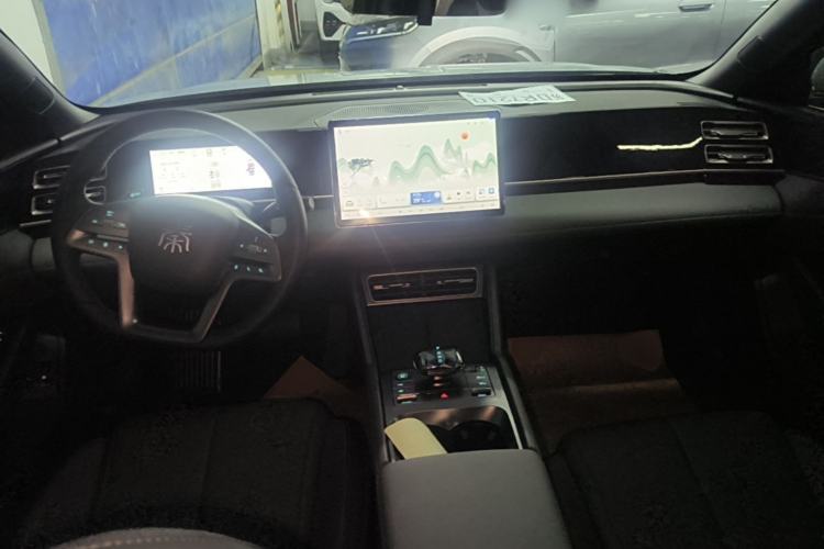 Used BYD Qin L 2025 DM-i Smart Drive 80KM Leading Model Center Console