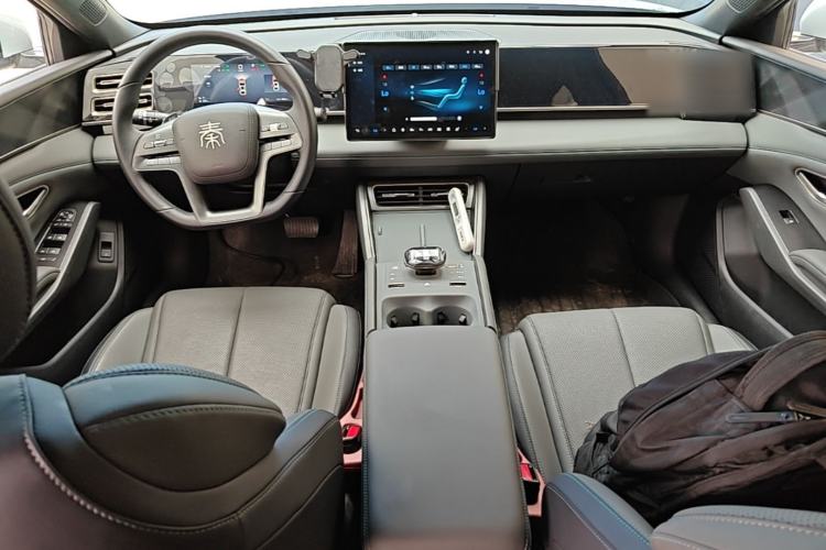 Used BYD Qin L 2025 DM-i Smart Drive 80KM Leading Model Center Console