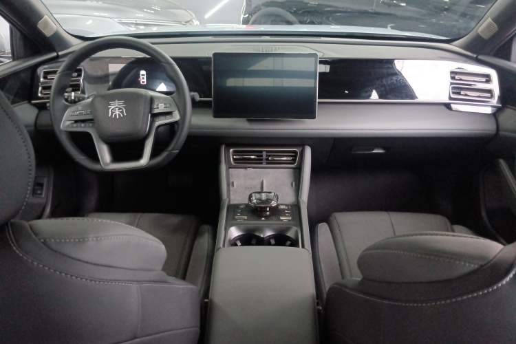 Used BYD Qin L 2025 DM-i Smart Drive 120KM Superior Model Center Console