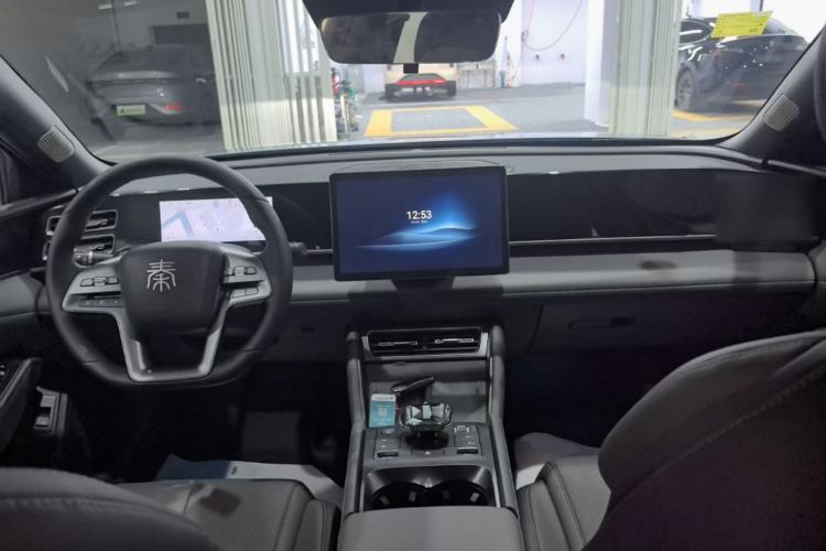 Used BYD Qin L 2025 DM-i Smart Drive 120KM Superior Model Center Console