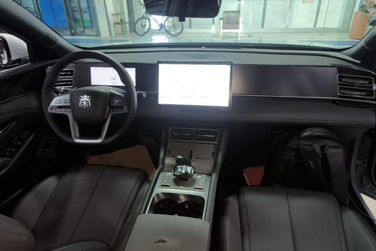 Used BYD Qin L 2025 DM-i Smart Drive 80KM Leading Model Center Console