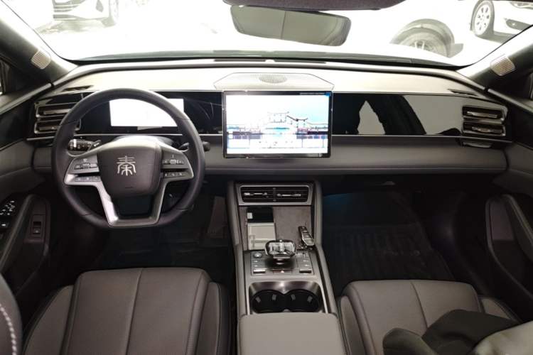 Used BYD Qin L 2025 DM-i Smart Drive 120KM Superior Model Center Console
