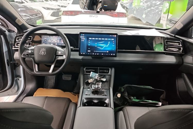Used BYD Qin L 2025 DM-i Smart Drive 120KM Superior Model Center Console
