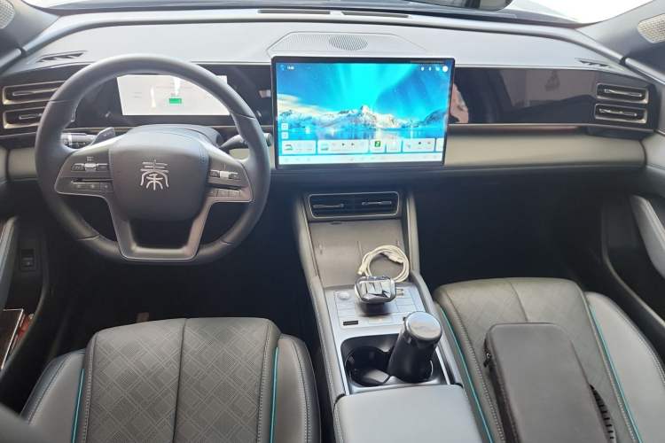 Used BYD Qin L 2025 DM-i Smart Drive 120KM Excellence Model Center Console