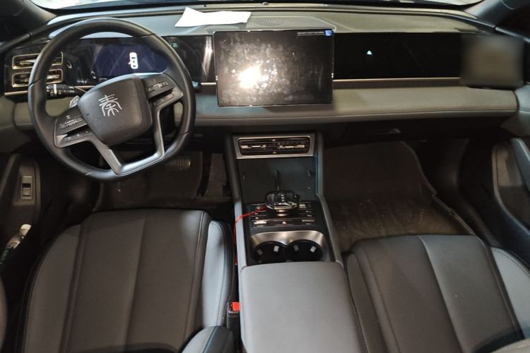Used BYD Qin L 2025 DM-i Smart Drive 80KM Leading Model Center Console