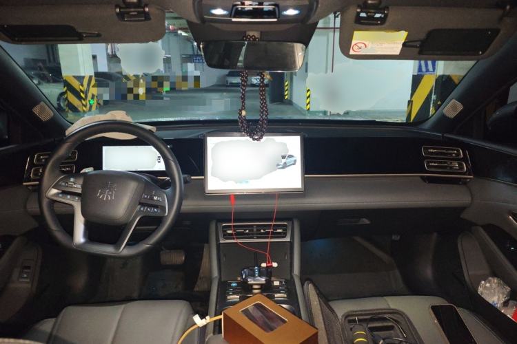 Used BYD Qin L 2025 DM-i Smart Drive 120KM Leading Model Center Console