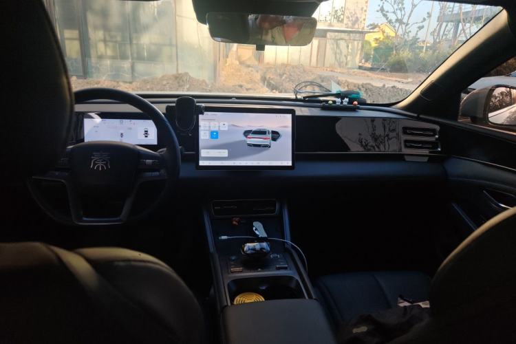 Used BYD Qin L 2025 DM-i Smart Drive 80KM Leading Model Center Console