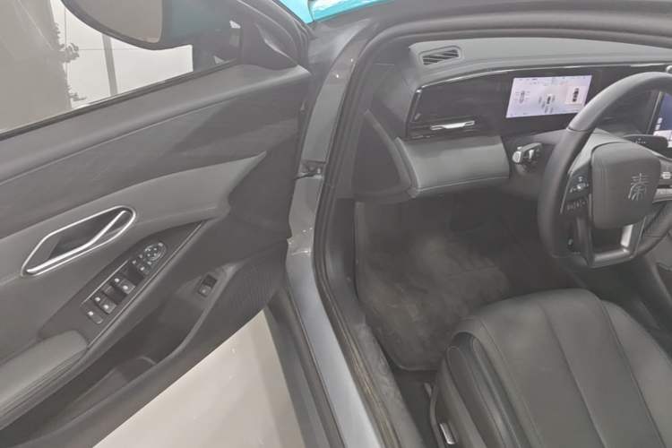Used BYD Qin L 2025 EV 545KM Beyond Version Driver Seat