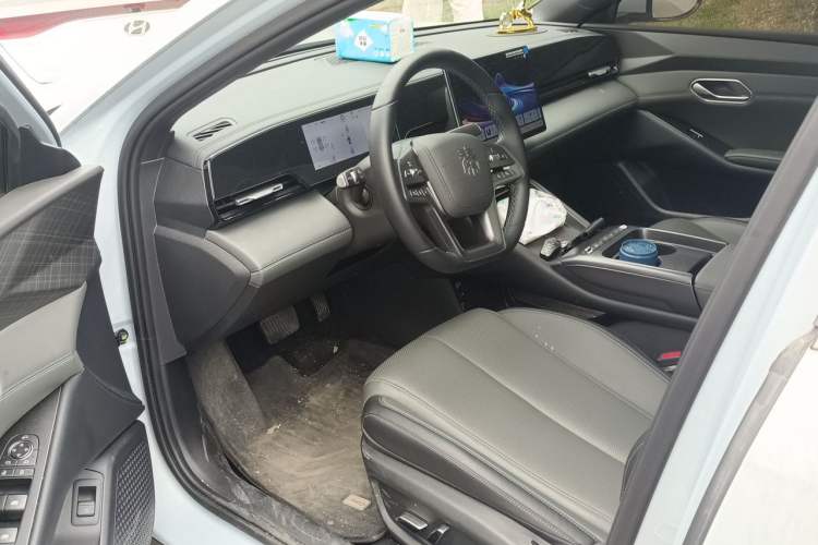 Used BYD Qin L 2025 EV 545KM Beyond Version Driver Seat