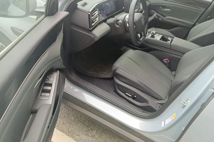 Used BYD Qin L 2025 DM-i Smart Drive 120KM Superior Model Driver Seat
