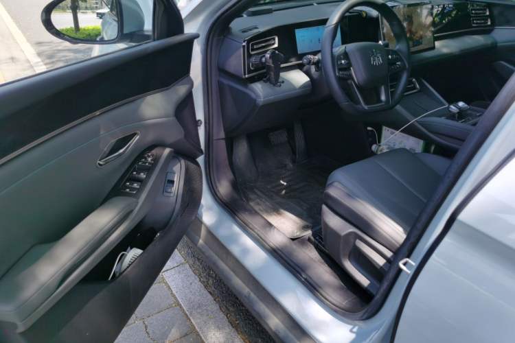 Used BYD Qin L 2025 DM-i Smart Drive 80KM Leading Model Driver Seat