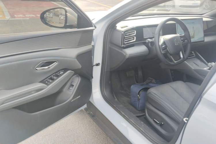 Used BYD Qin L 2025 DM-i Smart Drive 120KM Excellence Model Driver Seat