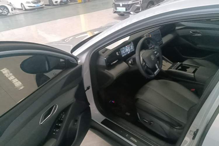 Used BYD Qin L 2025 EV 545KM Beyond Version Driver Seat