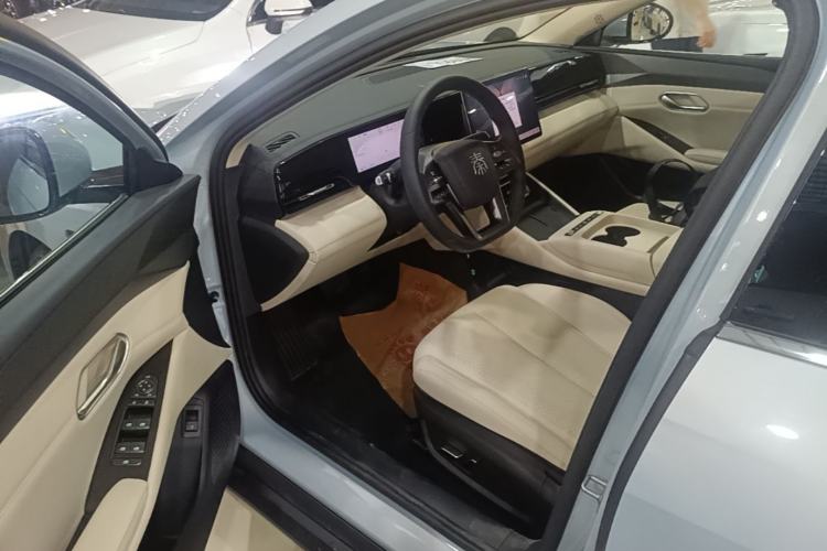 Used BYD Qin L 2025 EV 545KM Beyond Version Driver Seat