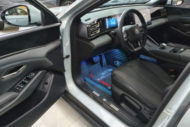Used BYD Qin L 2025 DM-i Smart Drive 80KM Leading Model Driver Seat