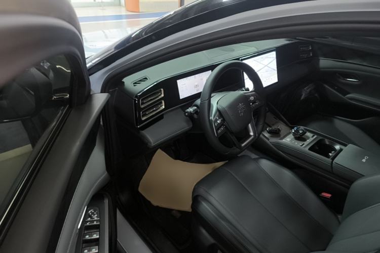 Used BYD Qin L 2025 DM-i Smart Drive 80KM Leading Model Driver Seat