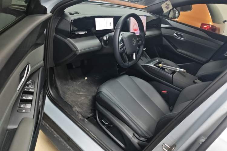 Used BYD Qin L 2025 EV 545KM Beyond Version Driver Seat