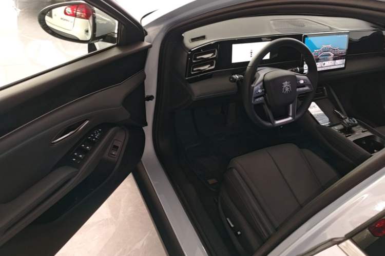Used BYD Qin L 2025 DM-i Smart Drive 120KM Superior Model Driver Seat