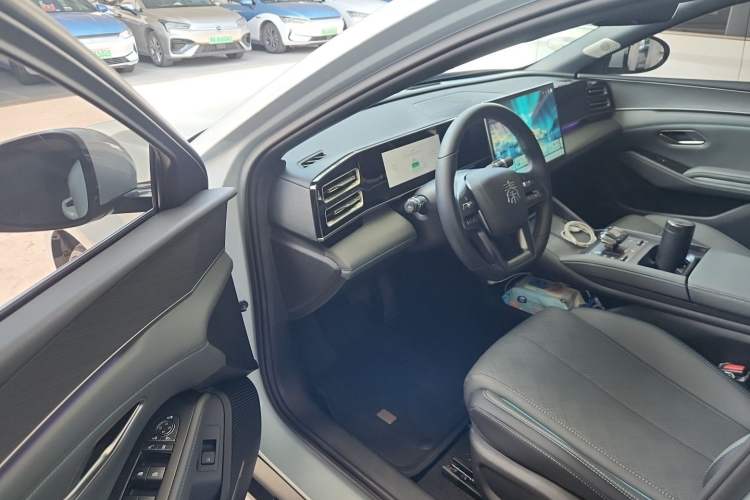 Used BYD Qin L 2025 DM-i Smart Drive 120KM Excellence Model Driver Seat