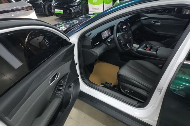 Used BYD Qin L 2025 EV 545KM Beyond Version Driver Seat