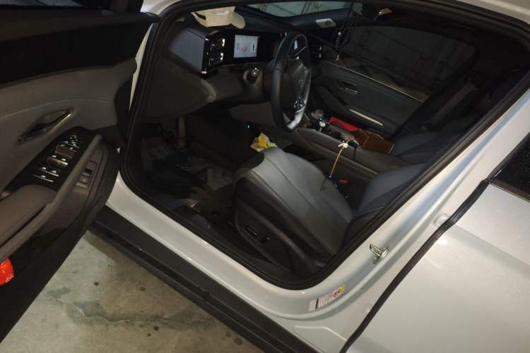 Used BYD Qin L 2025 DM-i Smart Drive 120KM Leading Model Driver Seat