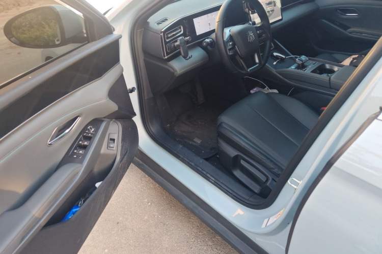 Used BYD Qin L 2025 DM-i Smart Drive 80KM Leading Model Driver Seat