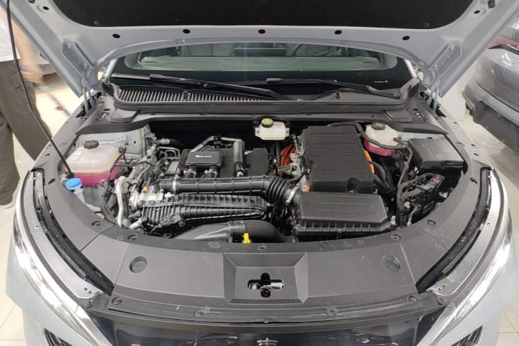 Used BYD Qin L 2025 DM-i Smart Drive 120KM Superior Model Engine Bay