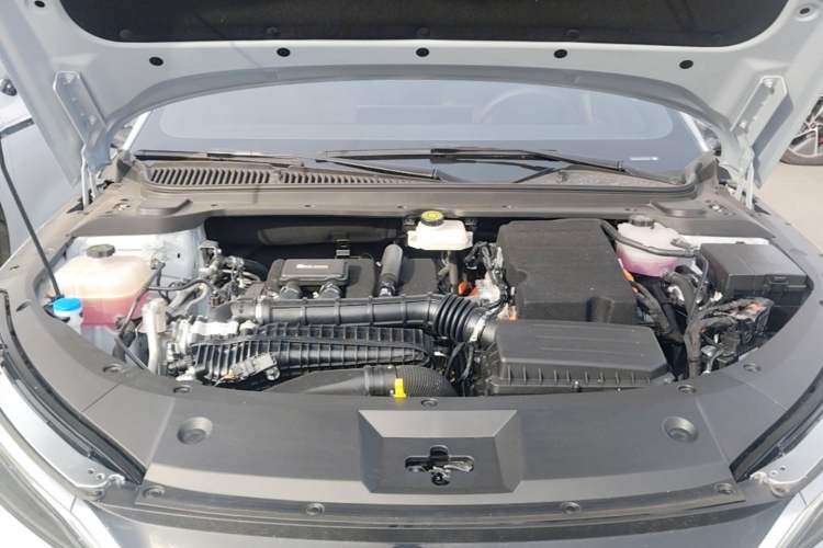 Used BYD Qin L 2025 DM-i Smart Drive 120KM Excellence Model Engine Bay