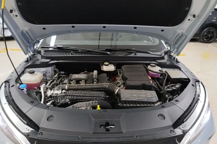 Used BYD Qin L 2025 DM-i Smart Drive 120KM Superior Model Engine Bay