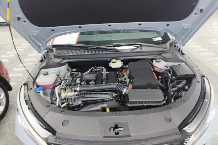 Used BYD Qin L 2025 DM-i Smart Drive 120KM Superior Model Engine Bay