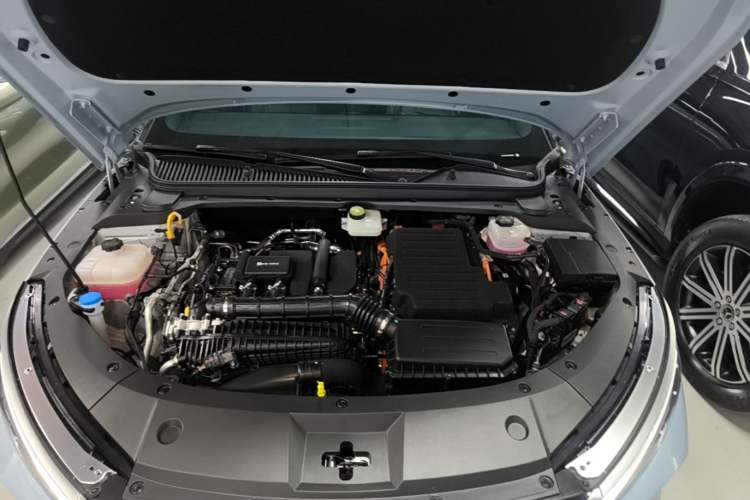 Used BYD Qin L 2025 DM-i Smart Drive 80KM Leading Model Engine Bay