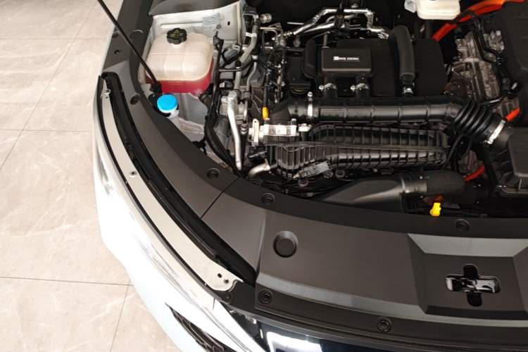 Used BYD Qin L 2025 DM-i Smart Drive 120KM Superior Model Engine Bay Right