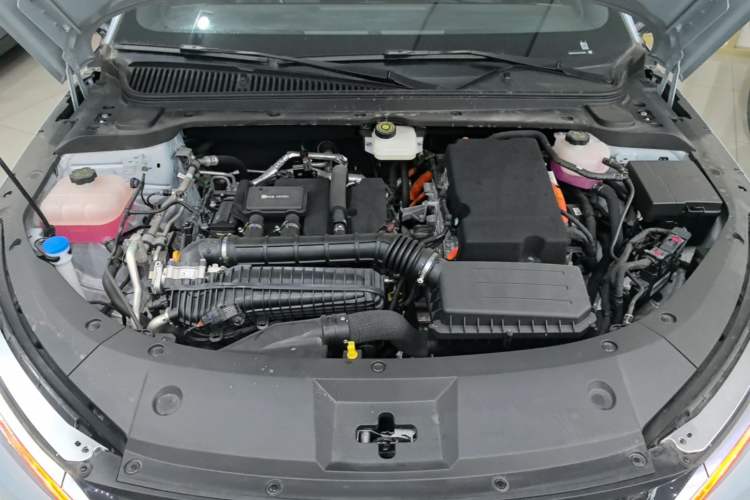 Used BYD Qin L 2025 DM-i Smart Drive 120KM Excellence Model Engine Bay