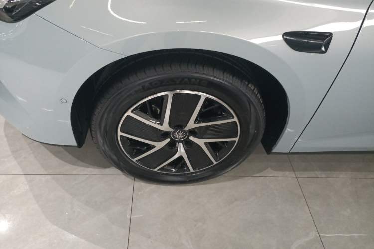 Used BYD Qin L 2025 DM-i Smart Drive 120KM Superior Model Exterior 4
