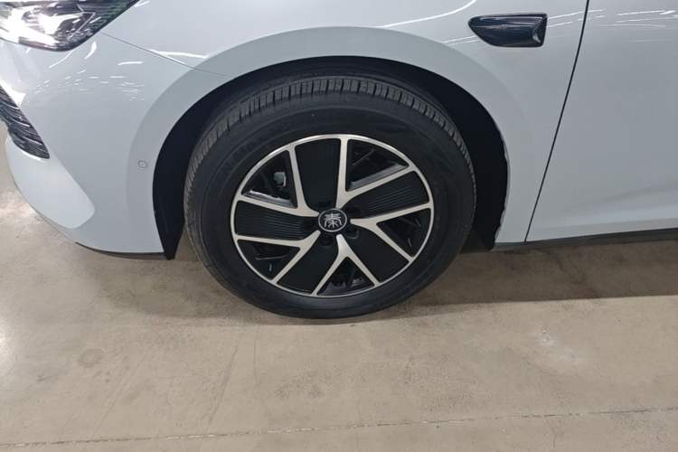 Used BYD Qin L 2025 DM-i Smart Drive 120KM Superior Model Exterior 4