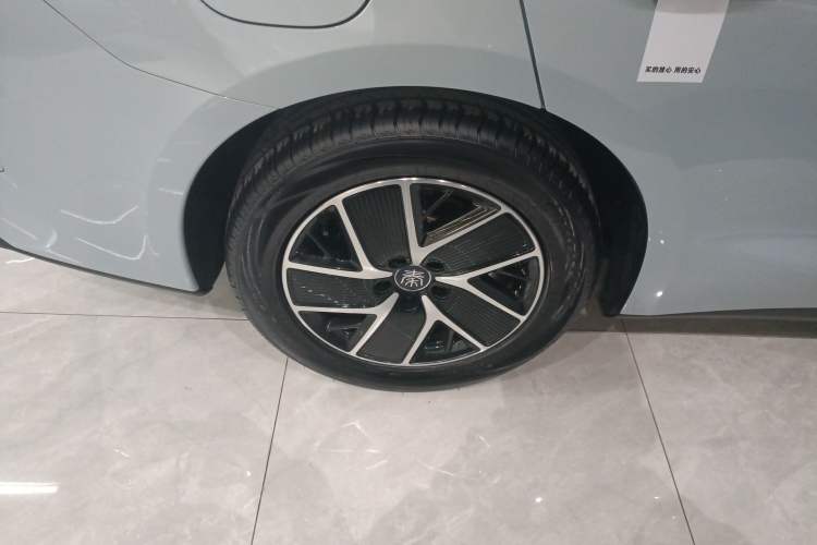 Used BYD Qin L 2025 DM-i Smart Drive 120KM Superior Model Exterior 5